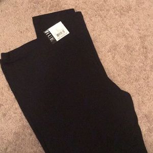 NWT Hue Leggings